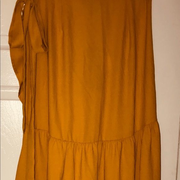 Mustard maxi skirt with ruffle details and split - Picture 3 of 4